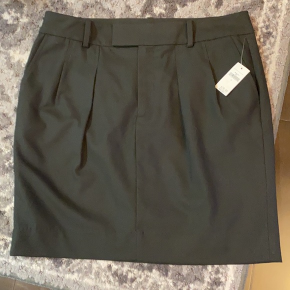 Gap mini skirt with pockets.  Size 4.  Black. - Picture 4 of 10
